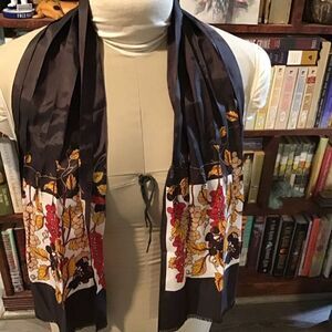 Store vintage floral pattern by Paoli Tiny snag shown